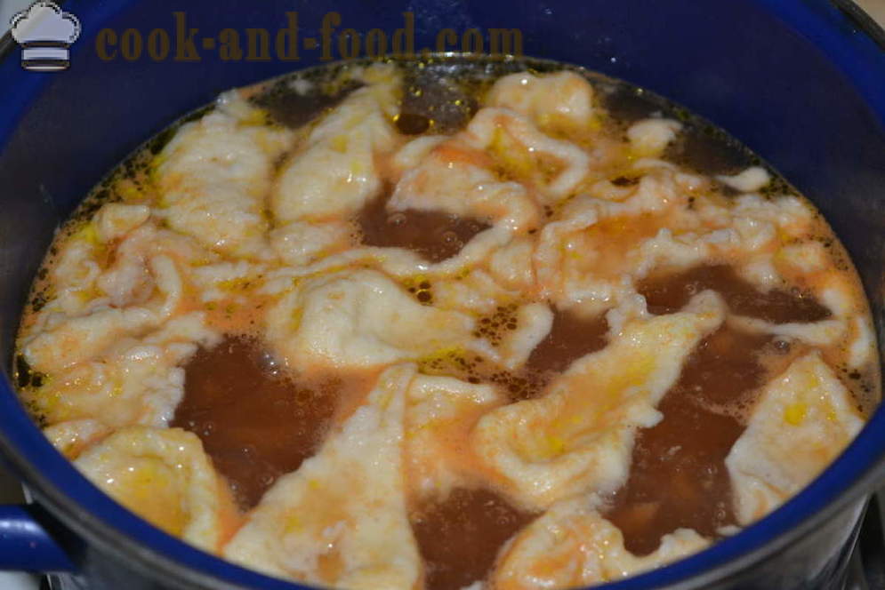 Месо супа с месо и кнедли, направен от брашно и яйца - как да се готви супа с кайма с кнедли, стъпка по стъпка рецепти снимки