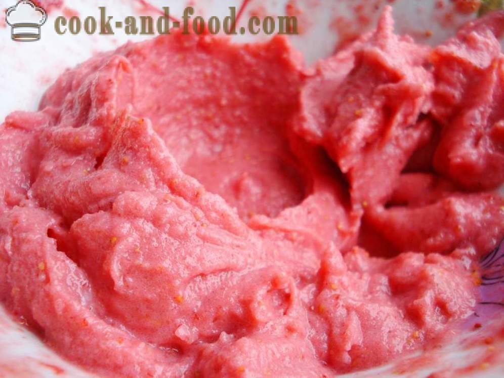 Кремообразна ягодов сладолед от замразени плодове и кондензирано мляко - как да се направи бърза домашна сладолед с ягоди, стъпка по стъпка рецепти снимки