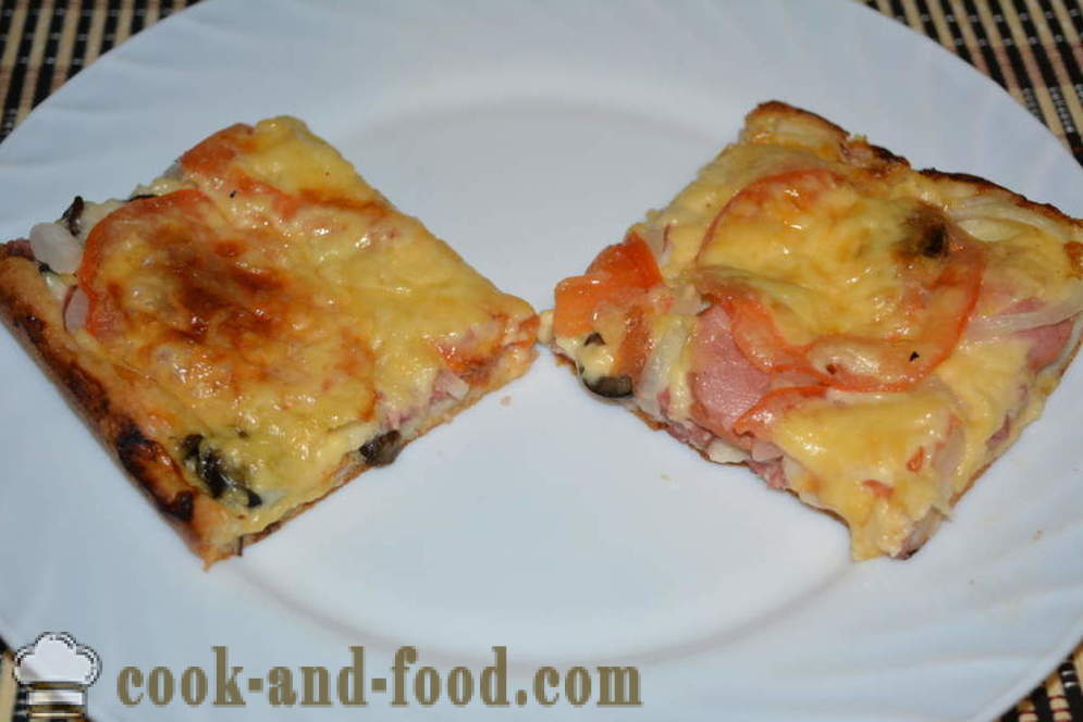 Бърза пица със заквасена сметана и майонезен сос с наденица и гъби - как да се готви пица у дома във фурната, с една стъпка по стъпка рецепти снимки