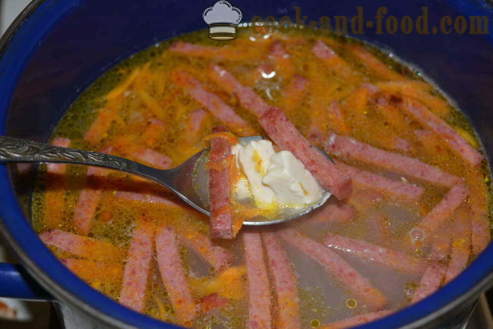 Сирене супа с топено сирене, паста и колбаси - как да се готвя сирене супа с топено сирене, стъпка по стъпка рецепти снимки