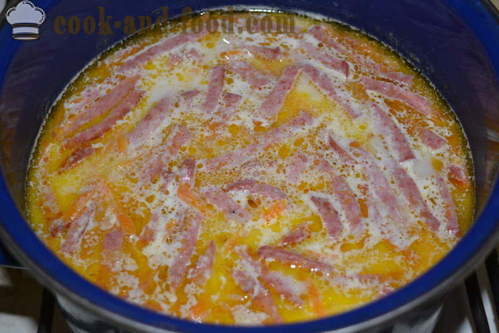 Сирене супа с топено сирене, паста и колбаси - как да се готвя сирене супа с топено сирене, стъпка по стъпка рецепти снимки