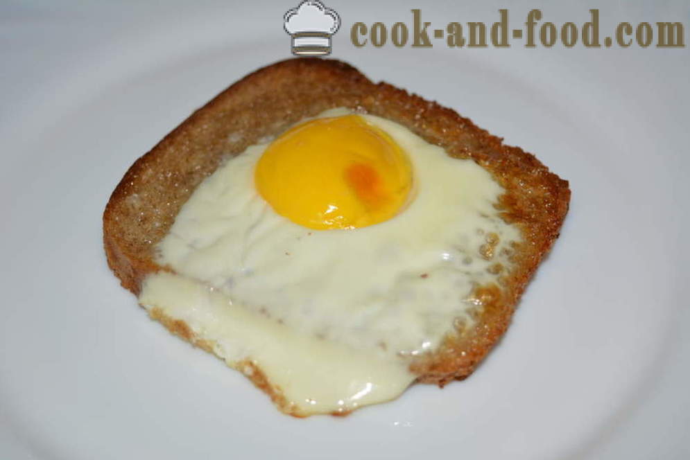 Черен хляб препечени филийки с яйце - как да се готвя филията черен хляб във фурната, с една стъпка по стъпка рецепти снимки