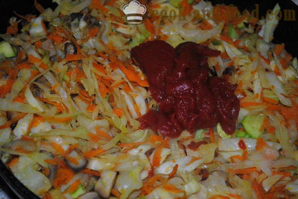 Запържете зеле с гъби и доматено пюре в тиган - Как да се готви вкусно задушено зеле, стъпка по стъпка рецепти снимки