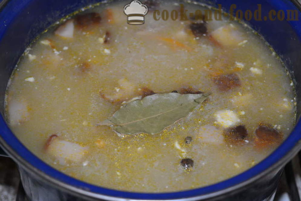 Супа от бели пресни гъби с крема сирене - как да се готвя гъбена супа с пресни гъби и сирене, с една стъпка по стъпка рецепти снимки