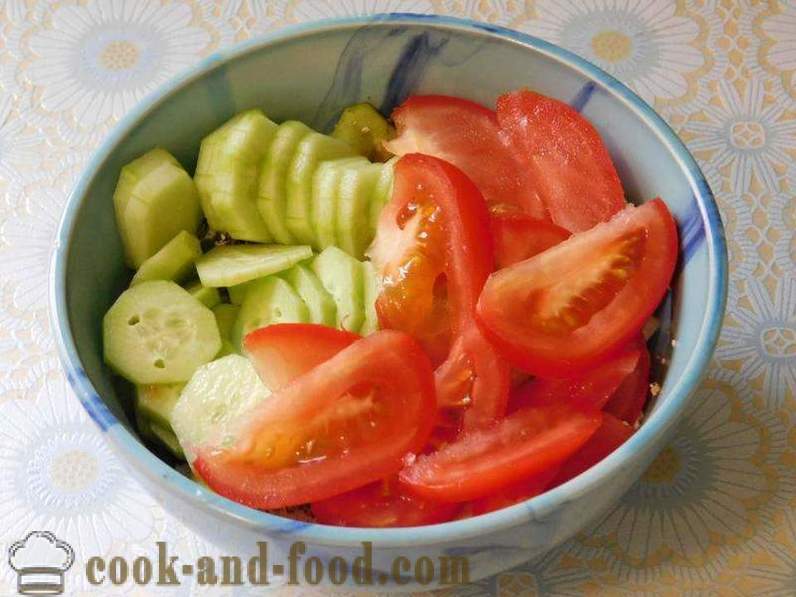 Селската салата със сирене, краставици и домати за обяд или вечеря - как да се подготви зеленчукова салата със сирене, рецепта със снимка
