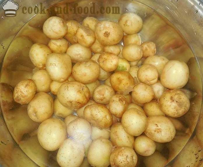 Малки нови картофи печени цяло в тиган с чесън и копър - как да се чисти и готви нов малък картофи, рецепта със снимка