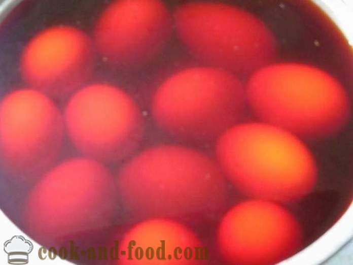 Как да боядисате яйцата в лук кожи с модел или равномерно - рецептата със снимка - стъпка през правилния цвят на яйца лук кожи