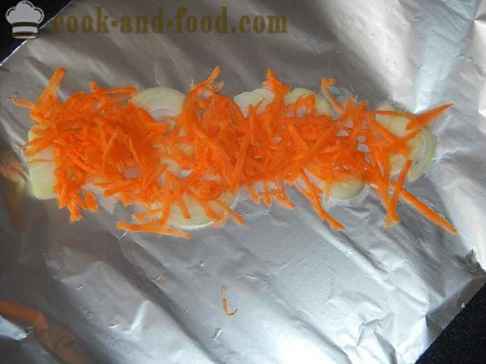 Полак вкусна печена с лук и моркови - Как да се готви сребриста във фурната - стъпка по стъпка рецепти снимки