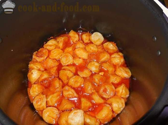 Кнедли в multivarka задушени в сос от сметана и домати - как да се готви кнедли в multivarka - проста рецепта със снимка