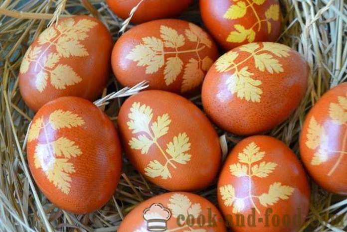 Великденски яйца боядисват с лук люспи - как да се боядисват яйцата в лук кожи, прости начини за боядисване Великден.