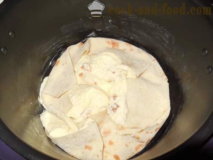 Пай от питка с крема сирене - проста и вкусна баница пита в multivarka рецепта със снимки.