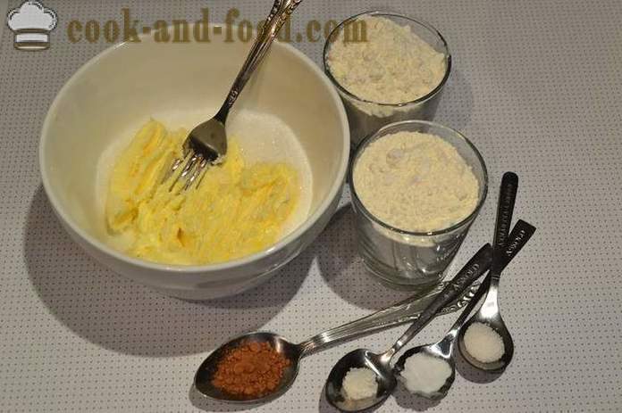 Радостен двуцветен бебе фигура масленки - как да се готвя бисквити в микровълнова фурна, стъпка по стъпка рецепта със снимки.