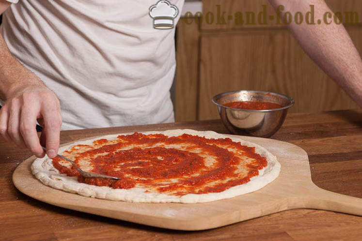 Рецепта тесто и пица сос от Джейми Оливър